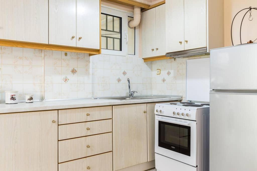 Sunny Apartment With 2 Bedrooms And Garden Glifada Eksteriør billede