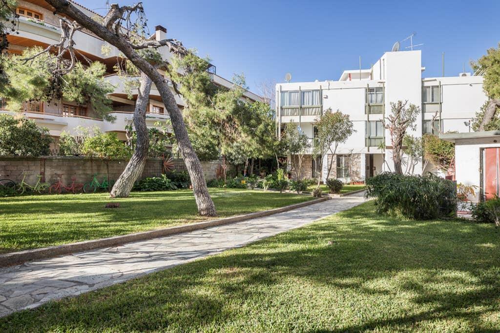 Sunny Apartment With 2 Bedrooms And Garden Glifada Eksteriør billede